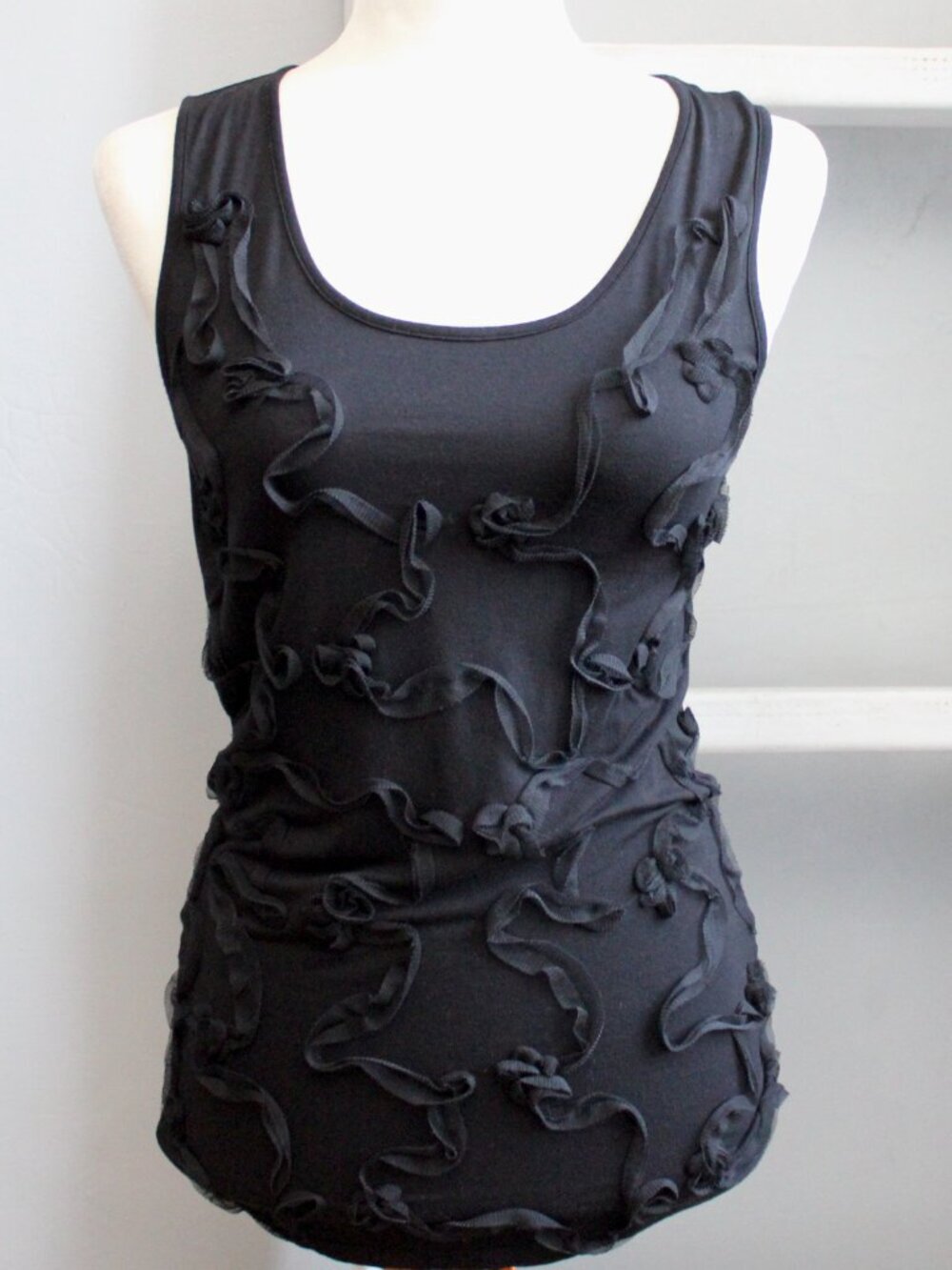 Kirche Vintage Y2K Black Ruffle Frill Strips Appliqué Scoop Tank Top Size Small
